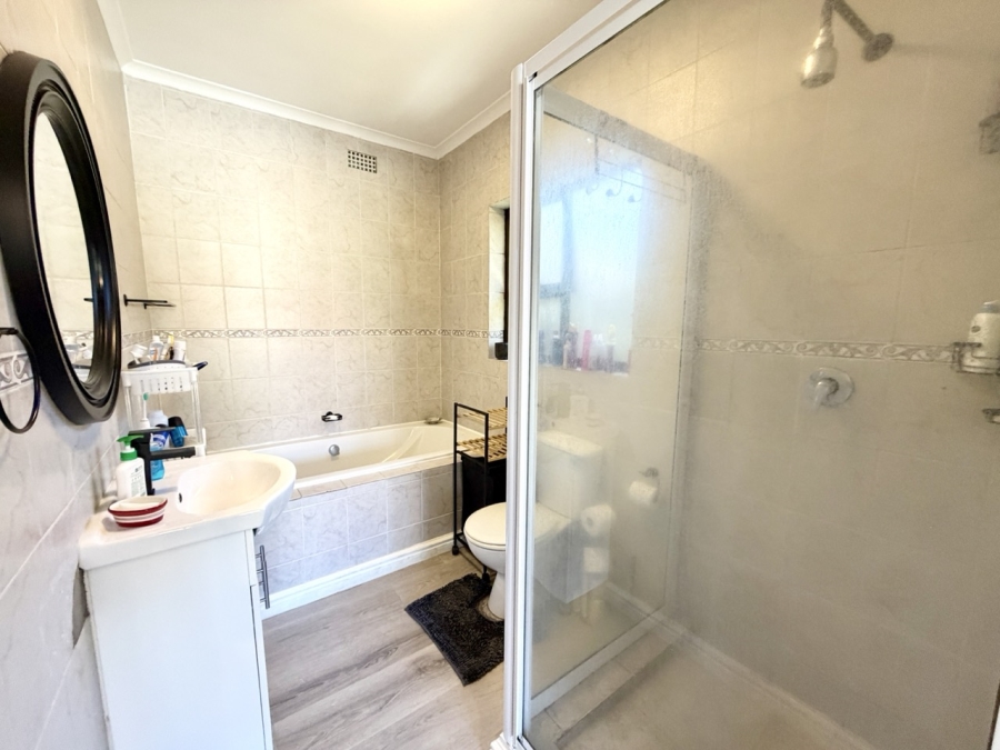 5 Bedroom Property for Sale in Flamingo Vlei Western Cape